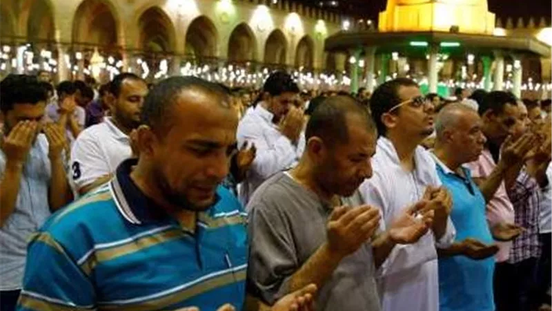 بث مباشر| شعائر صلاة العشاء والتراويح من مسجد الإمام الحسين 