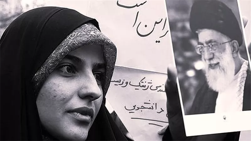 خلف ستائر بيت المرشد.. خيوط عائلة نسجت عباءة الحكم في طهران|تقرير