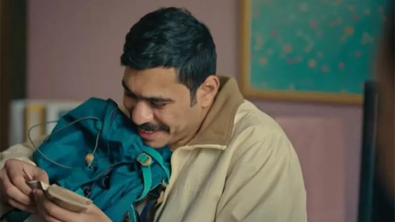 مسلسل فخر الدلتا الحلقة 12.. أحمد رمزي يحتفل بأول راتب له