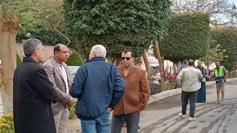 رئيس جهاز مدينة العبور يتابع مباشرة أداء المرافق والخدمات بالحي الخامس