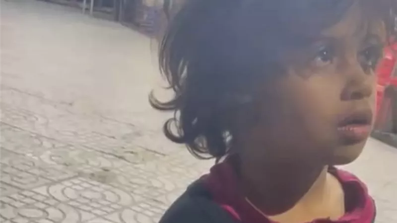  فيديو صادم يهز الفيوم.. أب يُجبر طفلته على تعاطي المخدرات ويُشرد أبناءه 