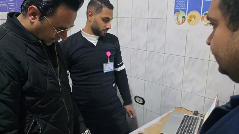 «دويدار» يواصل جولاته التفقدية المفاجئة ويتفقد مستشفى أخميم المركزي