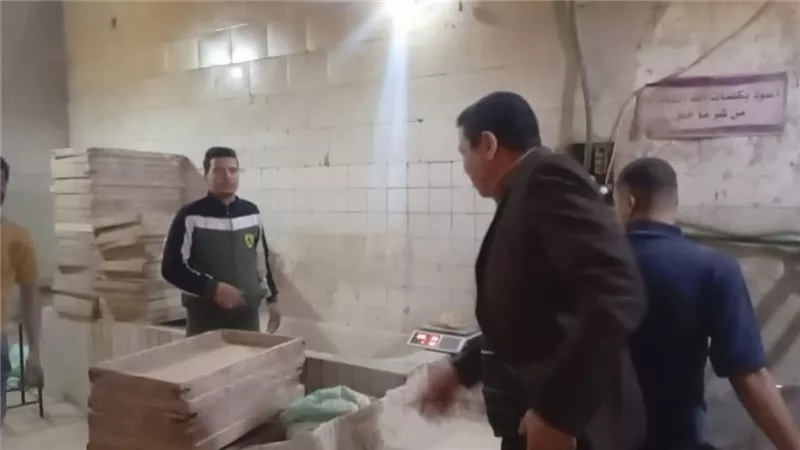 حملة مفاجئة بمركز المنيا لضبط المخابز والمنشآت الغذائية