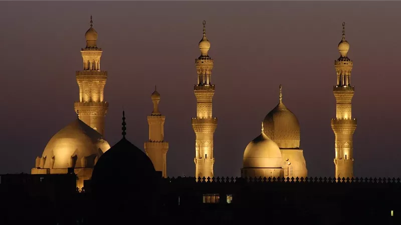 «اعرف هتفطر الساعة كام».. موعد أذان المغرب اليوم 15 رمضان