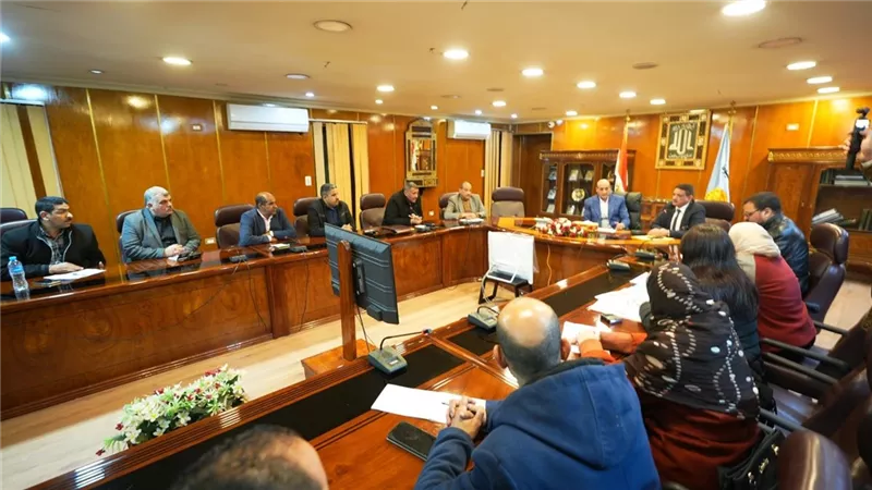 محافظ أسيوط يرأس اجتماعا موسعا لمتابعة ملف تقنين أراضي أملاك الدولة