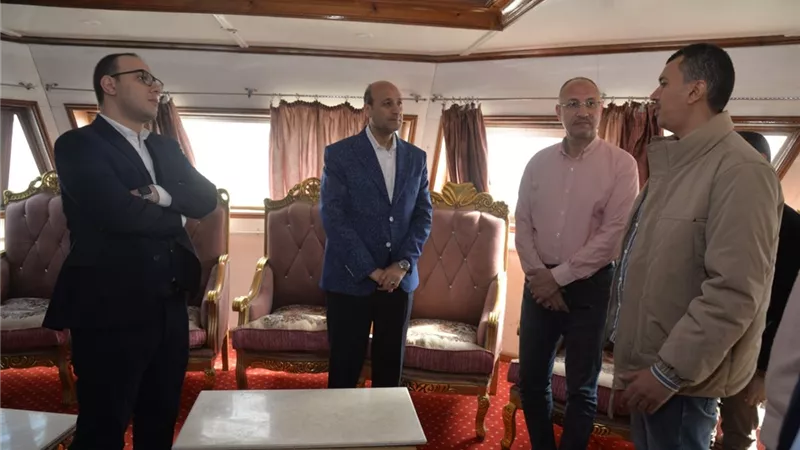 محافظ أسيوط يتفقد مرسى الحمراء وحورس السياحي ويوجه برفع الكفاءة