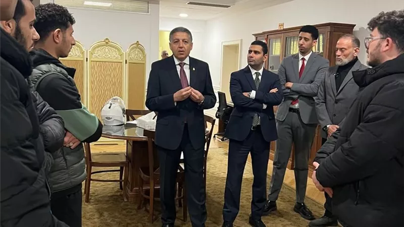 سفير مصر باليونان يستقبل أقارب ضحايا مركب الهجرة غير الشرعية