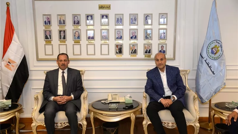 محافظ أسيوط يستقبل وفد نقابة المحامين للتهنئة بتوليه المسئولية 