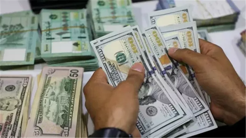 اقتصادي يتوقع تراجع سعر صرف الدولار أمام العملات عند توقف الحرب 