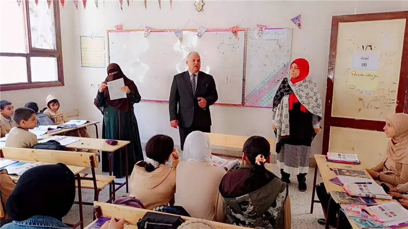خالد قبيصي يشدد على الانضباط ودقة التقييمات خلال جولته شرق الفيوم