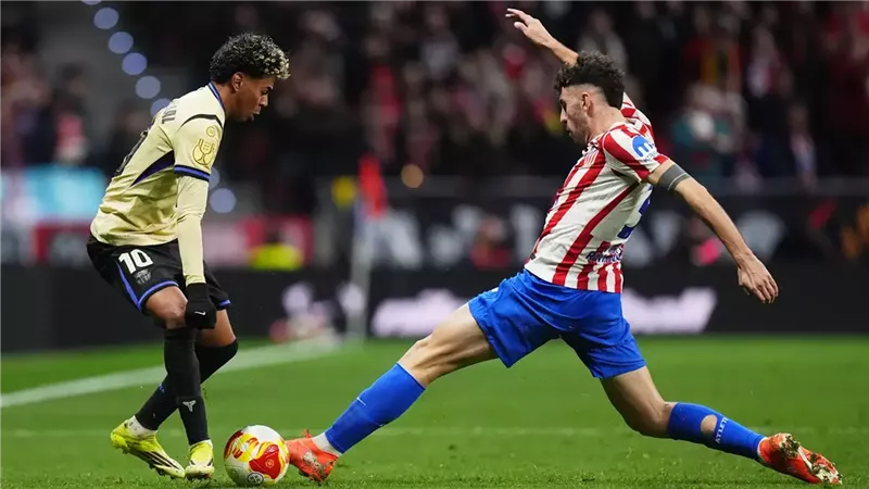 برشلونة يواجه مصير مجهول أمام أتليتكو مدريد عقب الخسارة برباعية|تفاصيل