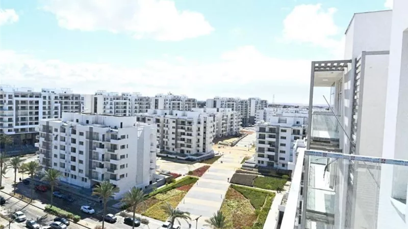 وزيرة الإسكان تتفقد كومباند مزارين بالعلمين وتتابع تقدم المشروع