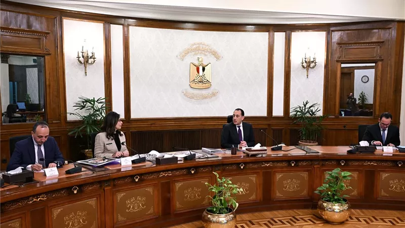 رئيس الوزراء يستعرض مع وزيرة الثقافة محاور العمل خلال المرحلة المقبلة