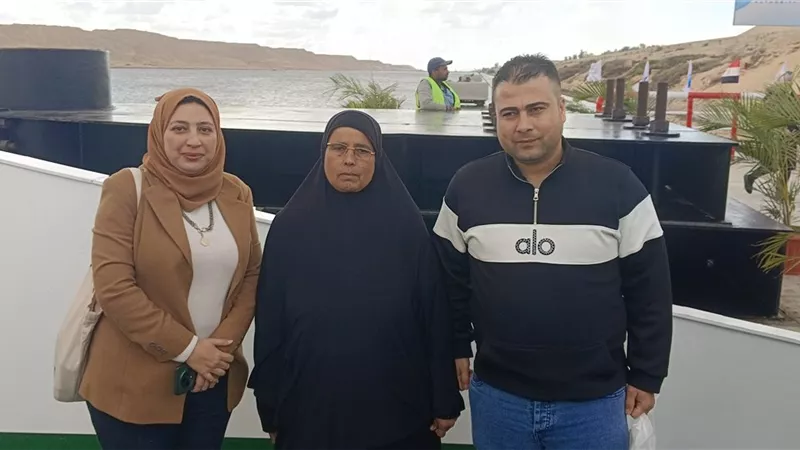 والدة الشهيد الحويحي خلال افتتاح كوبري عائم: تضحيات أبنائنا لم تذهب هباء