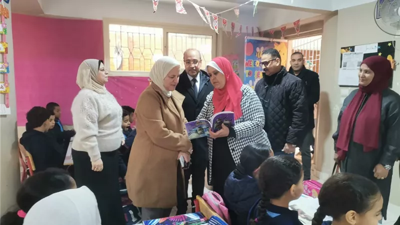 مدير تعليم القاهرة تتفقد مدارس غرب.. وتشدد على الانضباط المدرسي