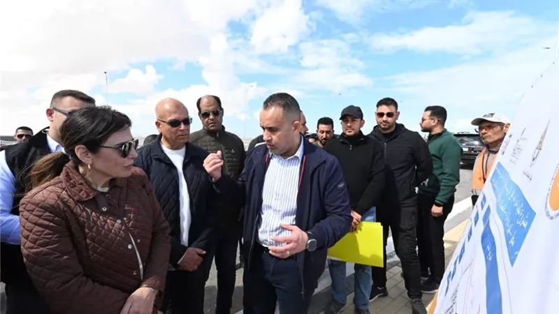 وزيرة الإسكان تتابع مرافق أبراج الداون تاون وكوبري C19 بالعلمين