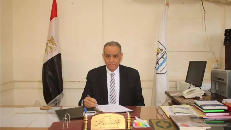 بدر: يتابع البرنامج التدريبي لمعلمي الصف الأول الابتدائي على المنهج المطور