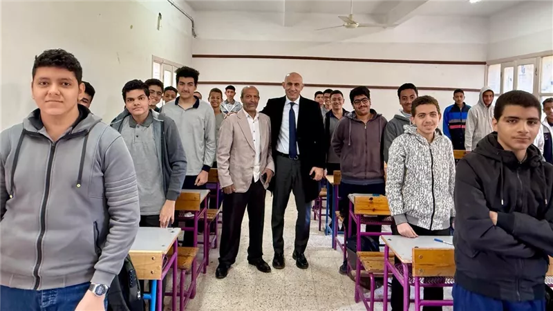 وزير التعليم يجري جولة مفاجئة لمدارس قنا لمتابعة انتظام الدراسة