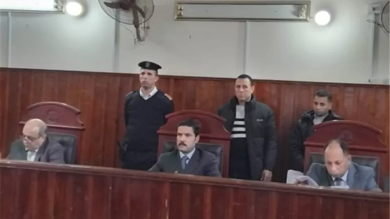 «دفنه دون تصريح».. تأجيل محاكمة متهم بقتل طفله الرضيع في المنيا
