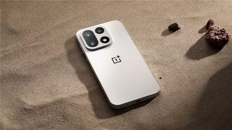 هاتف OnePlus 15T يحصل رسميا على بطارية أكبر|تفاصيل