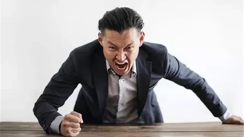 قبل أذان المغرب.. كيف تحتوي توتر زوجك في ساعات الصيام الأخيرة؟