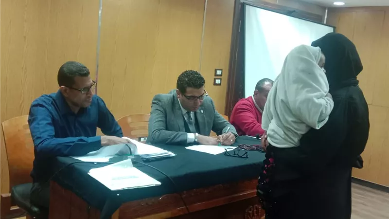 نائب محافظ الأقصر يبحث 37 طلبا وشكوى خلال لقاء اليوم المفتوح 
