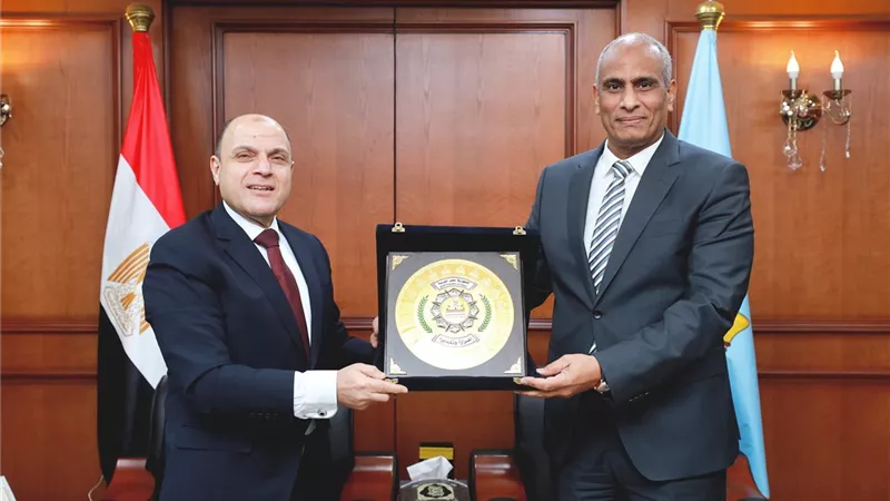 محافظ كفرالشيخ يكرم اللواء علاء عبد المعطي تقديرا لمسيرة عمله