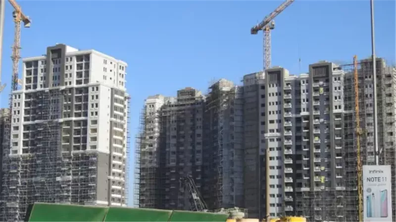 علاء الشيخ: الحرب على إيران تضغط على العقارات المصرية وتهدد المبيعات| خاص