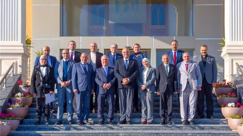 محافظ الإسكندرية يلتقي رئيس الهيئة الوطنية للصحافة 