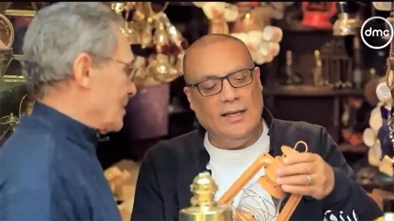 يسري الفخراني يستعرض قطعًا أثرية تعكس تراث المصريين في 