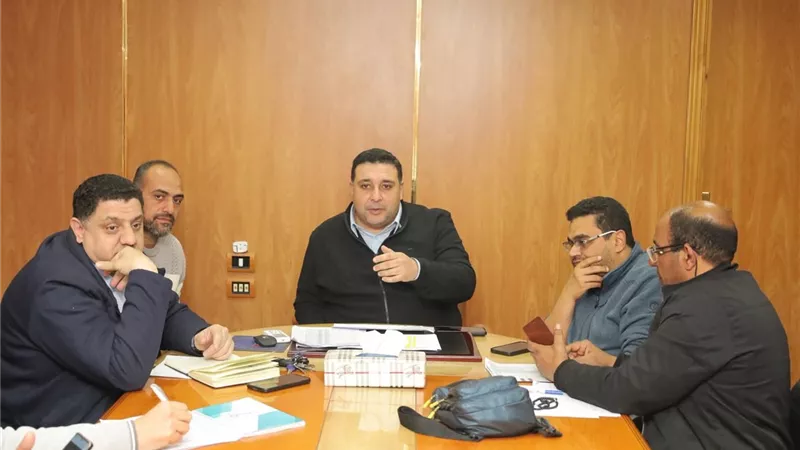 رئيس مياه البحيرة يقود اجتماعات يومية لمتابعة جاهزية مشروعات «حياة كريمة» 