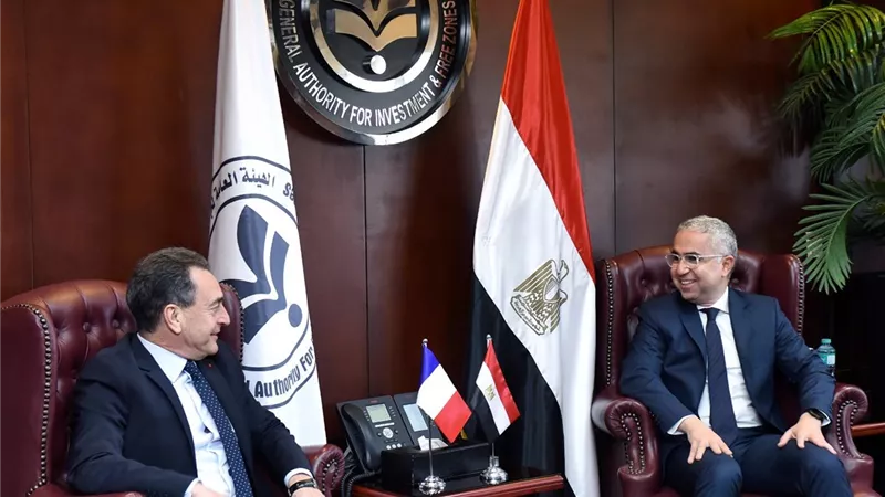 مصر وفرنسا تتفقان على تعزيز الاستثمارات عبر منتدى الأعمال في باريس وليون