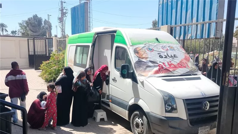 توقيع الكشف الطبي على 663 مواطنا بقرية المحروسة بقنا