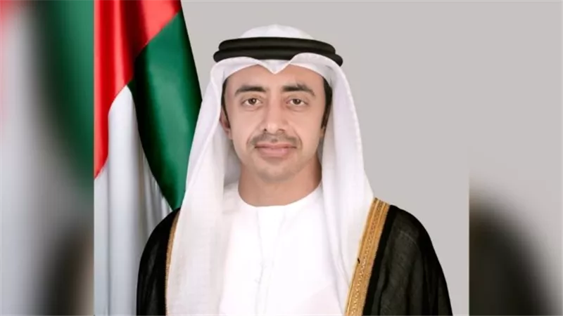 عبد الله بن زايد يرحب بقرار حكومة لبنان حظر أنشطة حزب الله العسكرية