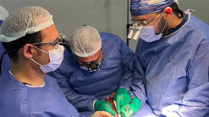 معجزة طبية بالفيوم إنقاذ ذراع شاب من البتر بجراحة استمرت 9 ساعات