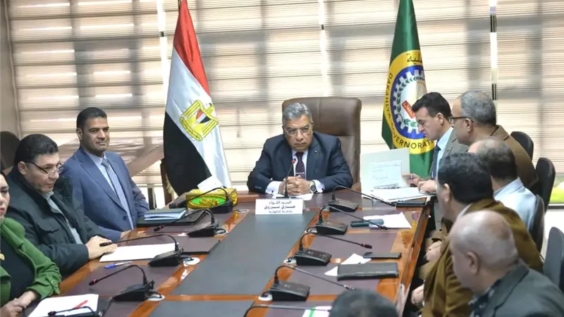 محافظ الدقهلية يتابع تقنين أراضي الدولة وملفات التصالح والمتغيرات المكانية