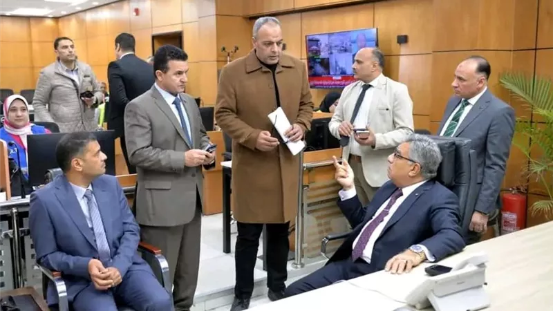 محافظ الدقهلية يتفقد الشبكة الوطنية للطوارئ ويشدد على إزالة المخالفات
