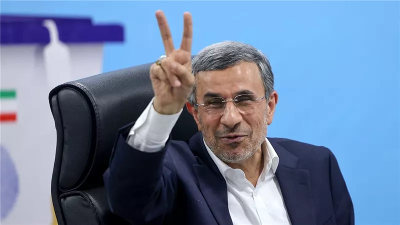 إعلام إيراني يؤكد نجاة الرئيس الأسبق أحمدي نجاد من قصف إسرائيلي لطهران