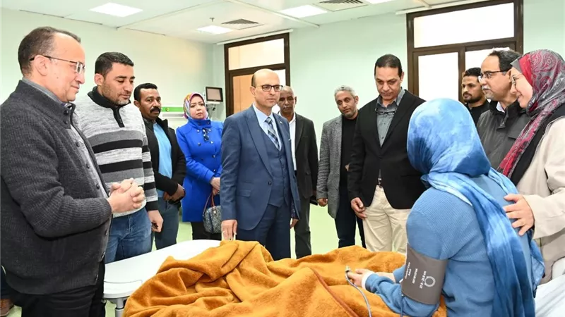  المنشاوي يطمئن على طالبات جامعة أسيوط الأهلية المصابات في انقلاب سيارة 
