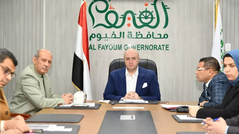 محافظ الفيوم يتابع ملفات التقنين والتصالح عبر الفيديو كونفرانس