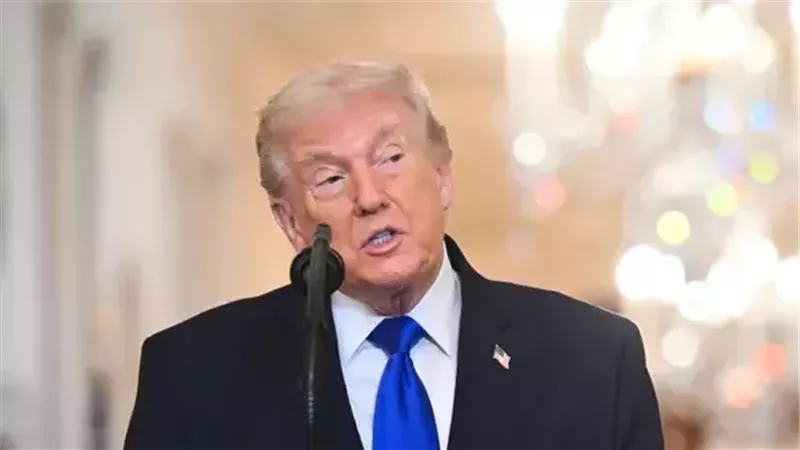 ترامب يتعهد بتأمين الناقلات عبر هرمز