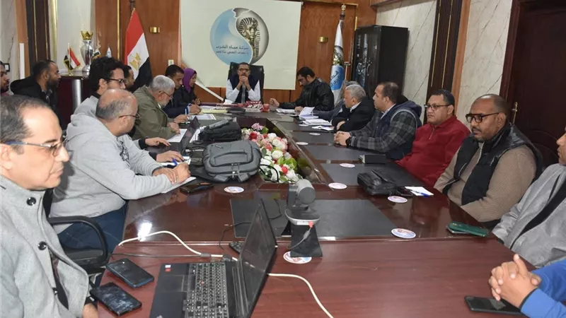 رئيس «مياه الأقصر» يتابع مشروع الصرف المتكامل بقرى إسنا والطود