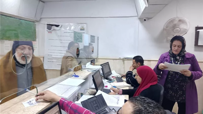  رئيس مدينة بيلا بكفر الشيخ تتابع سير العمل بالمركز التكنولوجي 