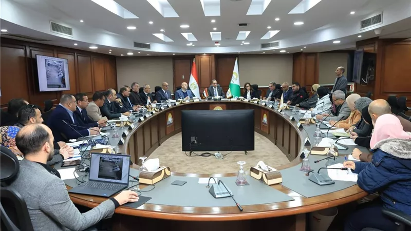 محافظ الجيزة يوجه بحملات فورية لإزالة مخالفات البناء والتعديات