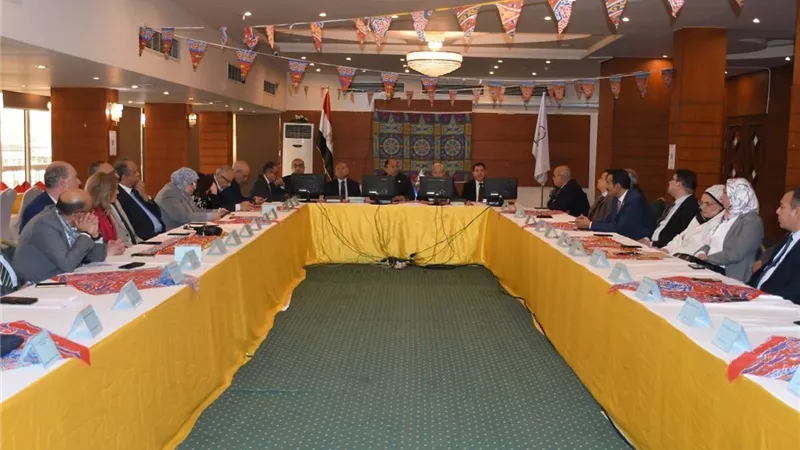 مجلس جامعة العاصمة يعلن دعمه لـ قنصوة في قيادة منظومة التعليم العالي 