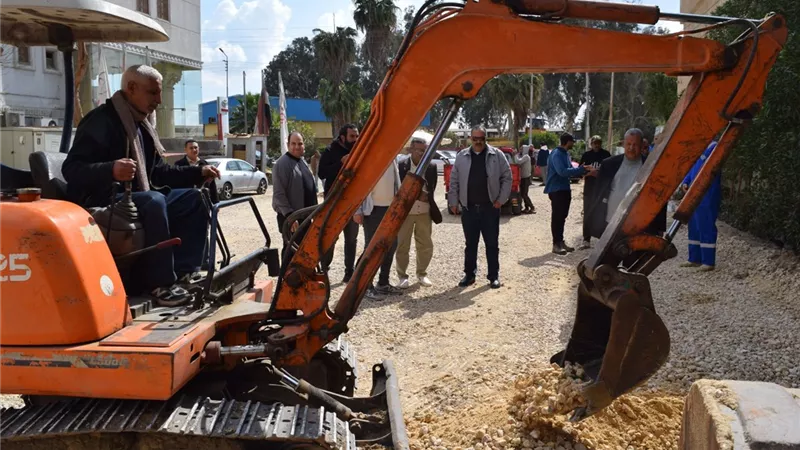 رئيس «مياه القناة» يوجه بالإسراع في إصلاح خط صرف صحي المستقبل