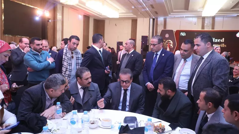 «لا استثناءات ولا حتى لابني».. وزير الصحة يحسم الجدل حول التكليفات الجديدة