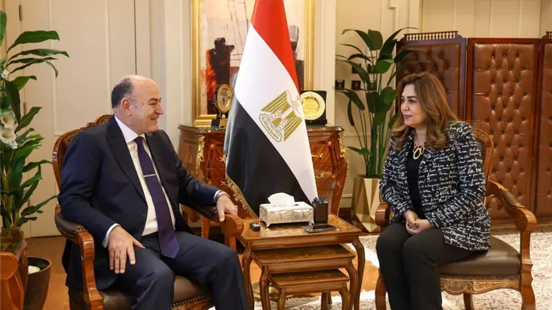 منال عوض: التصدي الفوري للتعديات وتسليم العقود النهائية بسرعة للمواطنين