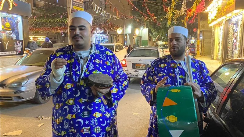 حين يوقظ المسحراتي البهجة قبل السحور… جولة رمضانية بألوان الطفولة والضحكة