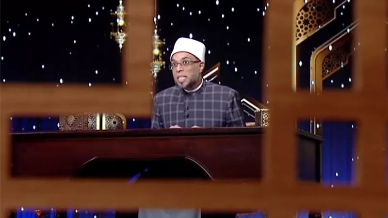 لماذا يعطي الله العاصي ويحرم الطائع أحياناً؟.. داعية يُجيب |فيديو